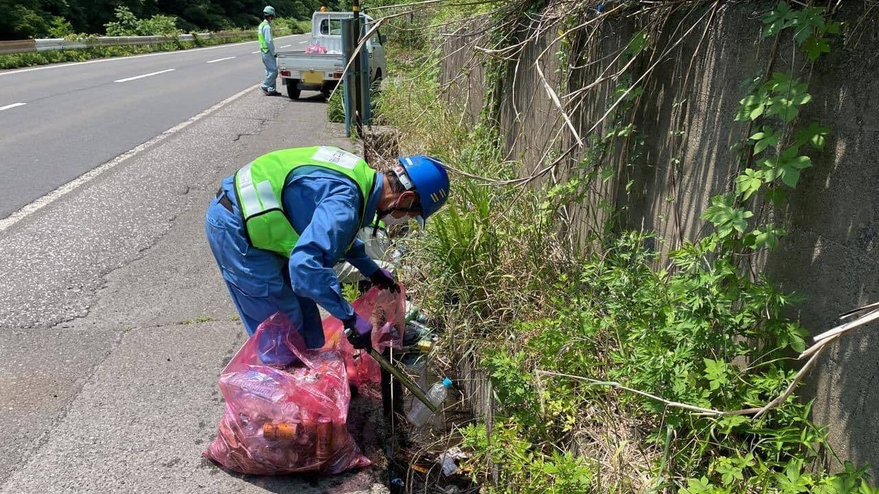 清掃ボランティア中の画像
